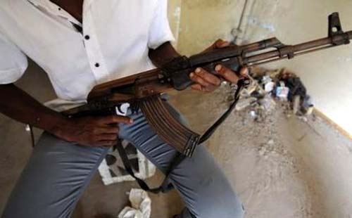 Quatre personnes avec des armes de guerre commettent des vols à Dakar : La maison du Commissaire Thiandoum cambriolée