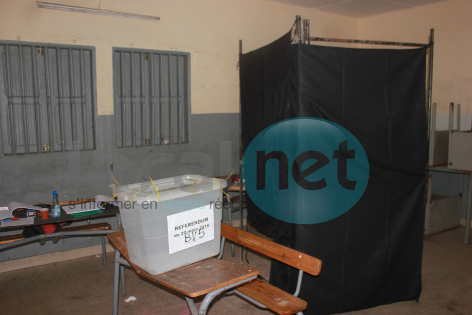 Référendum: Vote des des militaires et paramilitaires à l'école Moustapha Diop ex. école FaidherbeDakar (image) 