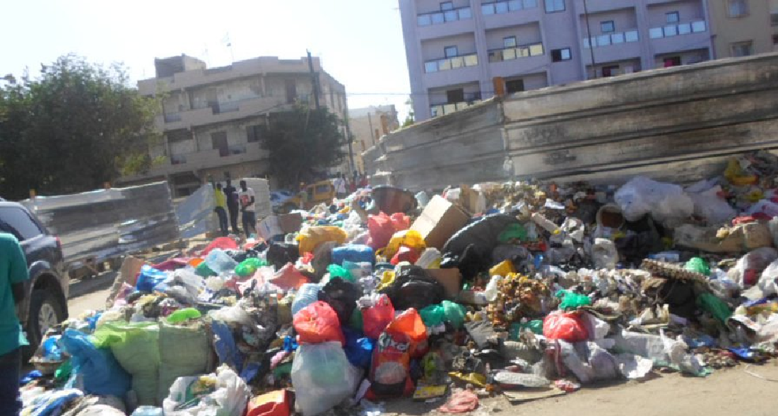 Dakar asphyxiée : Quand la grève des concessionnaires plonge la capitale dans les ordures...