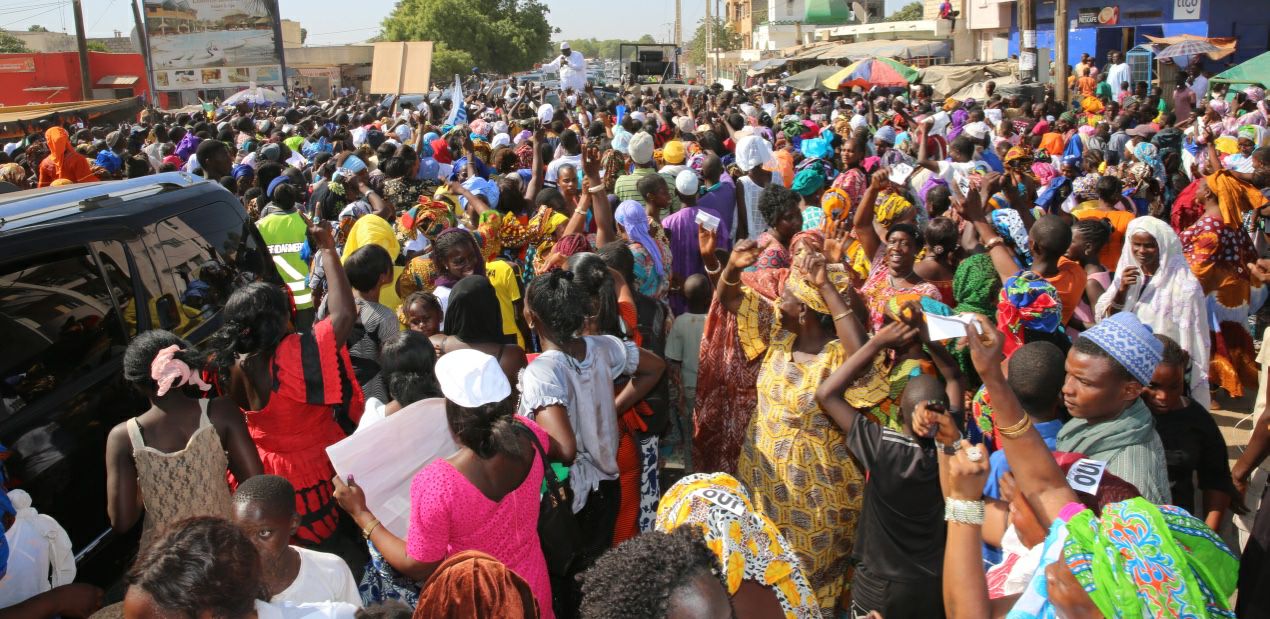 Photos- Macky Sall à Mbour et Thiadiaye