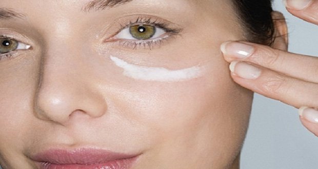 Mettez du bicarbonate de soude sous vos yeux, quelque chose d’incroyable va se produire !