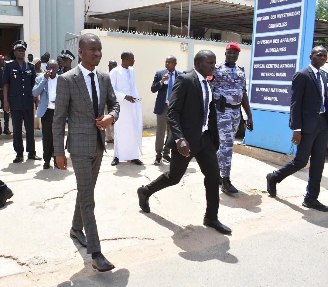 Photos : Me Bamba Cissé, Ministre de l’Intérieur et de la Sécurité publique, a entamé la visite des services relevant de son Département