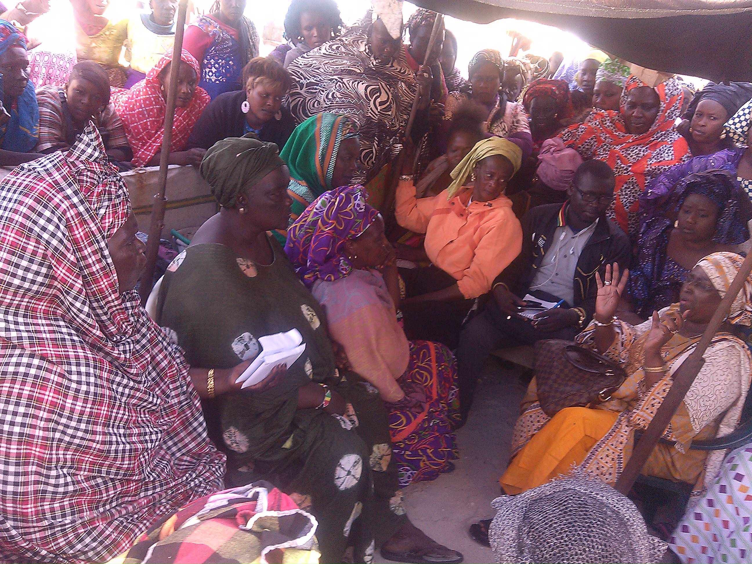 Photos - La Fondation Servir le Sénégal au chevet des femmes du quai de pêche de Yarakh