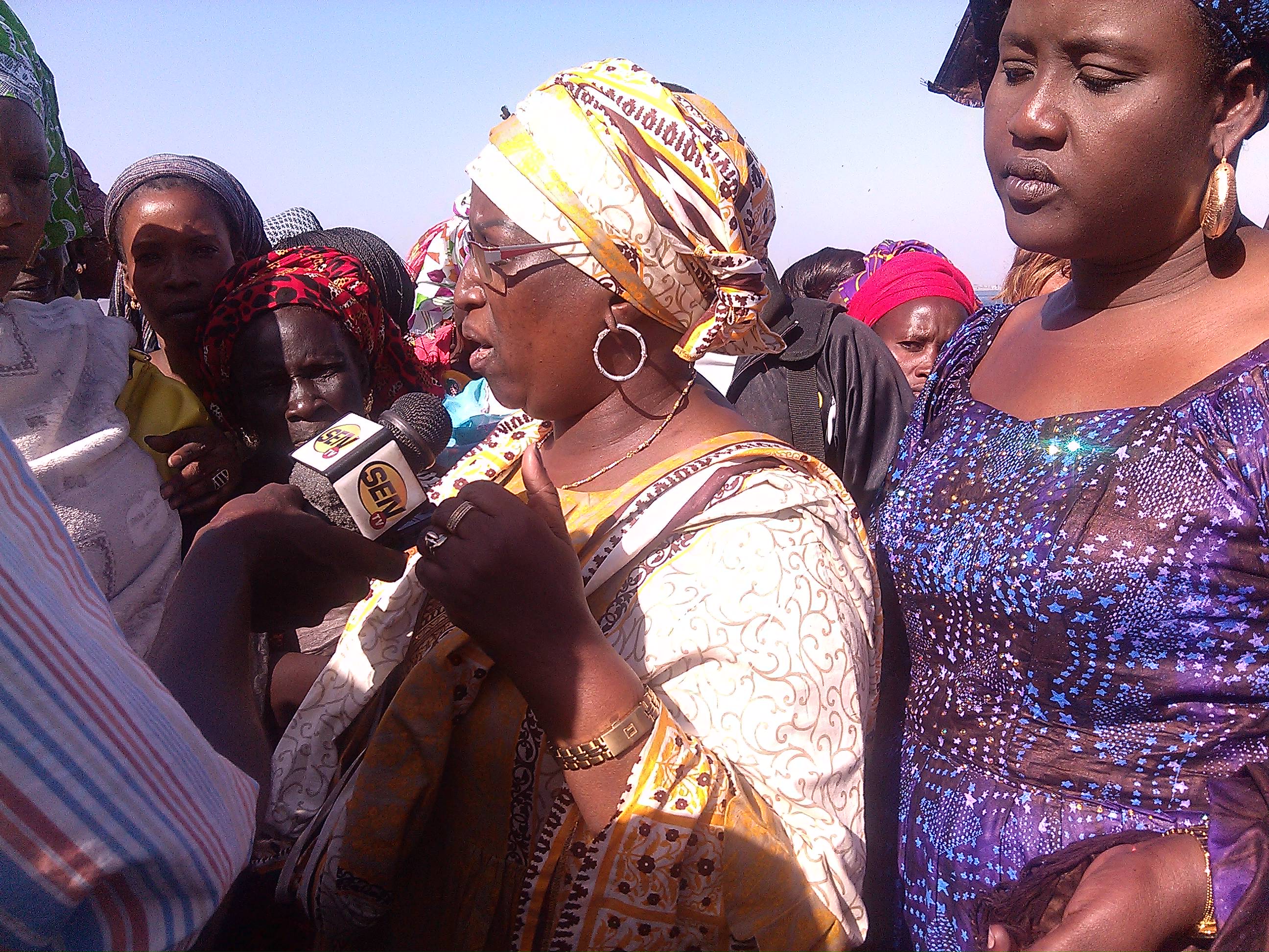 Photos - La Fondation Servir le Sénégal au chevet des femmes du quai de pêche de Yarakh