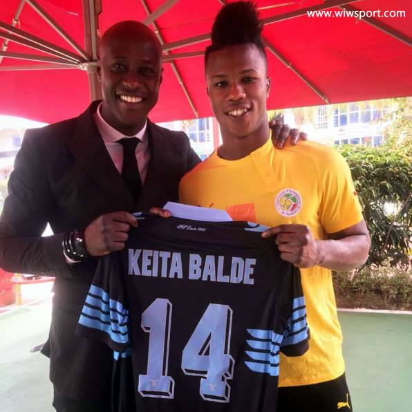 Le nouveau Lion Baldé Diao Keita pose avec Khalilou Fadiga…