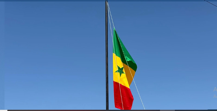 Rosso : La Police et les élèves unis autour du drapeau national