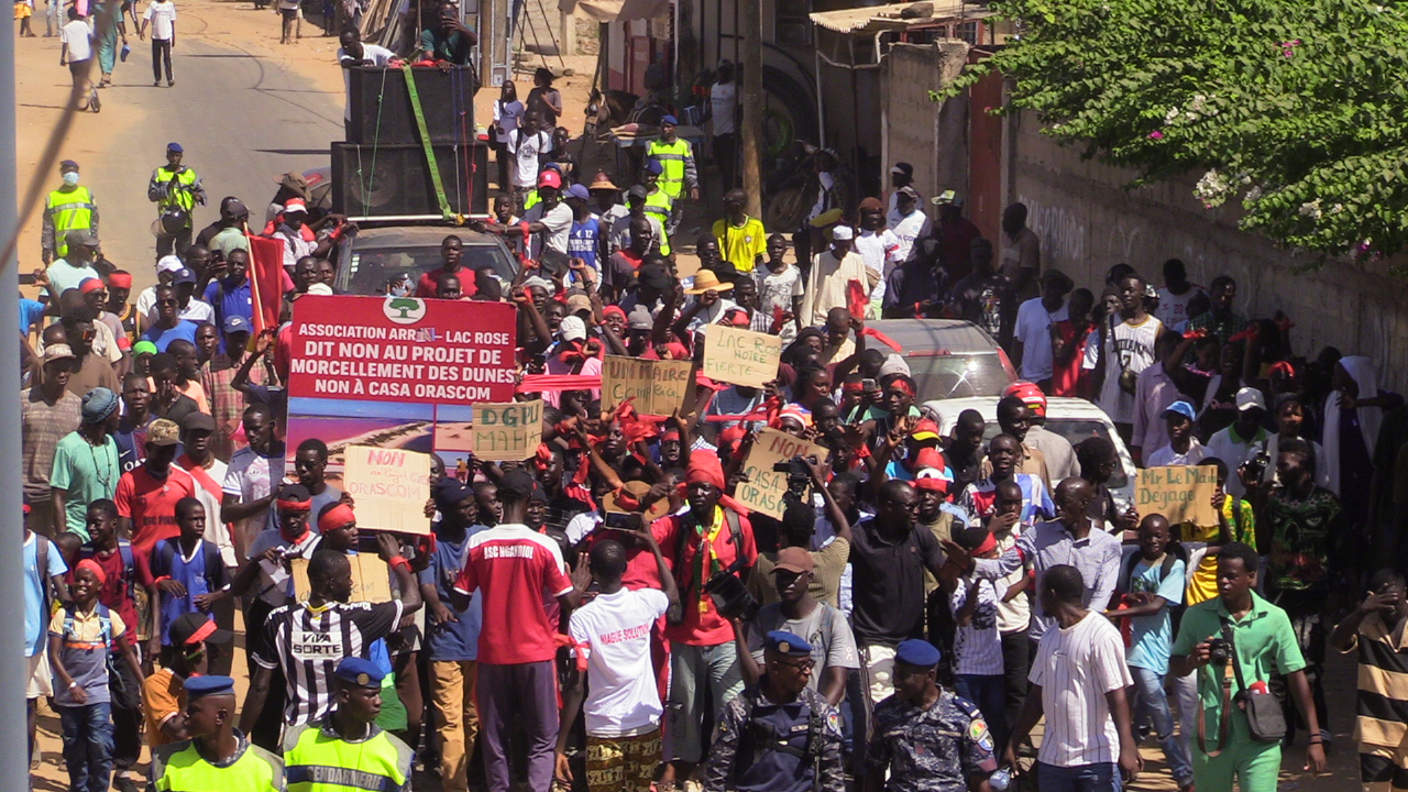 « Papis Diop dégage ! », « Non au projet Casa Orascom ! » : Mobilisation populaire à Niague