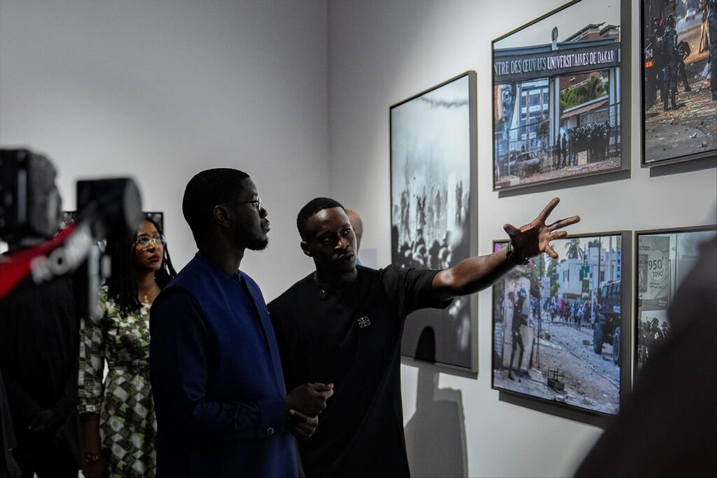 Musée des Civilisations noires : Diomaye Faye clôt l’exposition “Première Ligne” et rend hommage à l’engagement citoyen