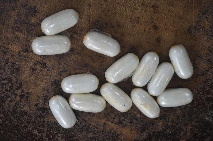 Ziguinchor : 70 boulettes de cocaïne saisies, un jeune en garde à vue