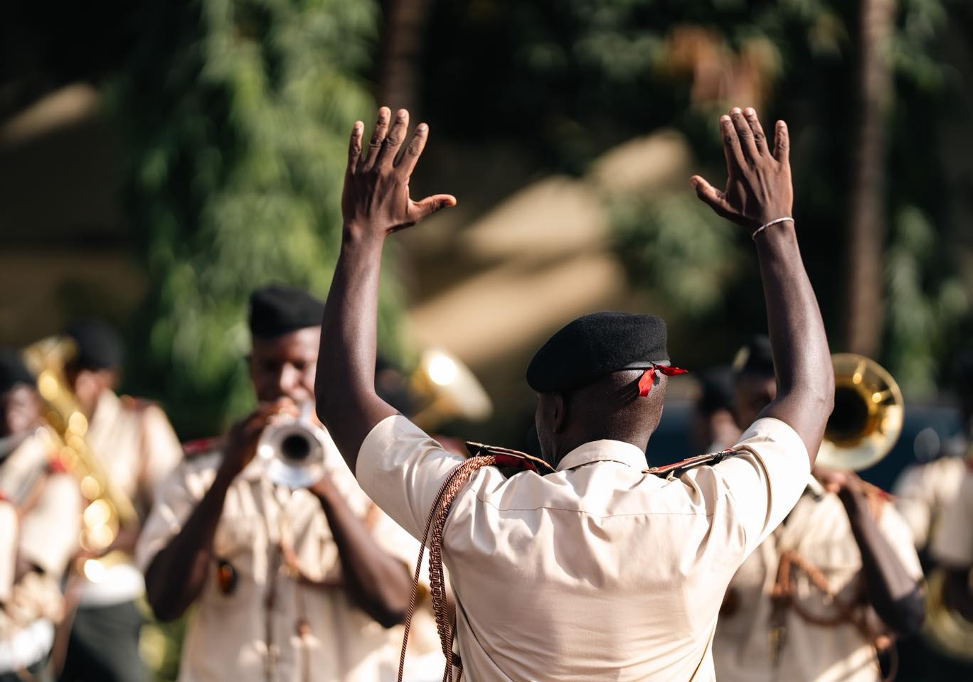Photos / Au rythme des pas et sous le drapeau national : le Président Bassirou Diomaye Faye et les Forces armées ont célébré une matinée de cohésion et de résilience