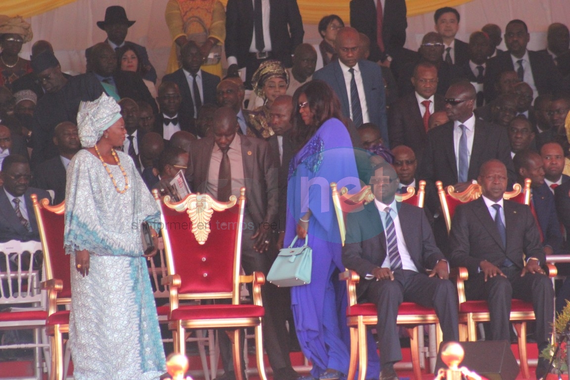 Photos-Marième Faye Sall et Aminata Tall très complices au défilé du 4 avril