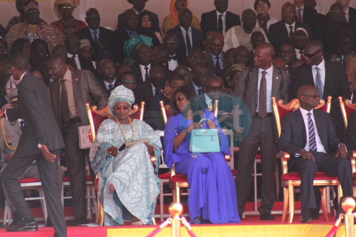 Photos-Marième Faye Sall et Aminata Tall très complices au défilé du 4 avril