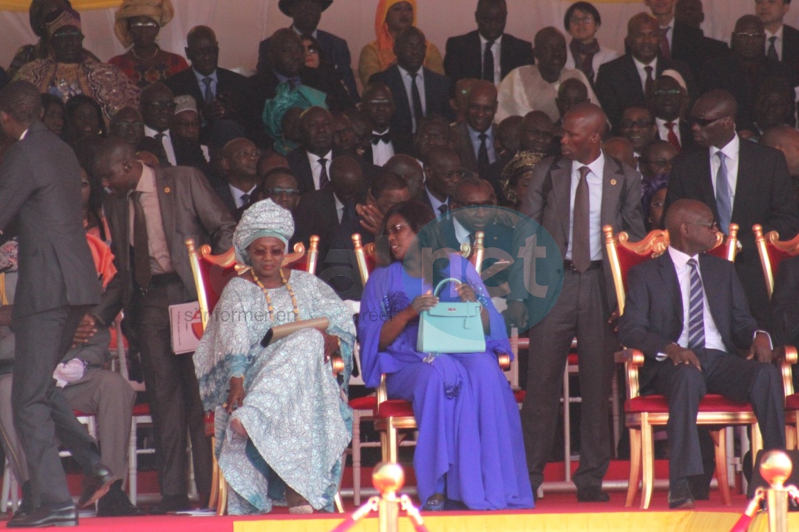 Photos-Marième Faye Sall et Aminata Tall très complices au défilé du 4 avril