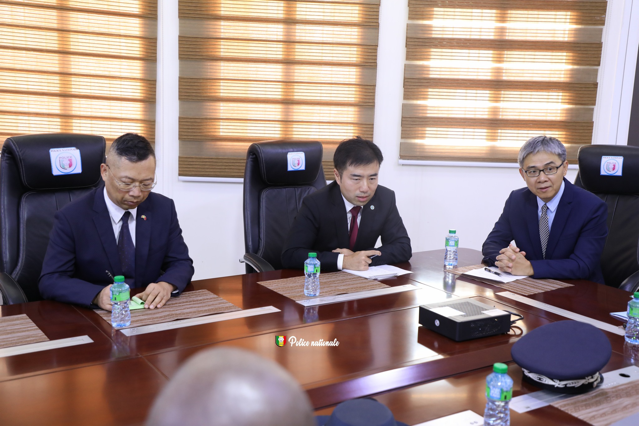 Photos : L’Inspecteur Général de Police Mame Seydou NDOUR, DG de la Police nationale a reçu en audience, Son Excellence M. LI ZHIGANG, Ambassadeur de la République populaire de Chine, ce mercredi