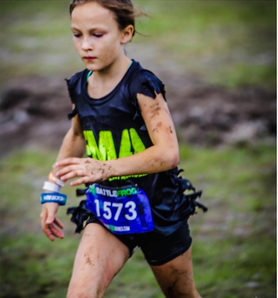 Cette petite fille de 9 ans était harcelée à l’école. Mais 6 mois plus tard, ils en ont tous peur.
