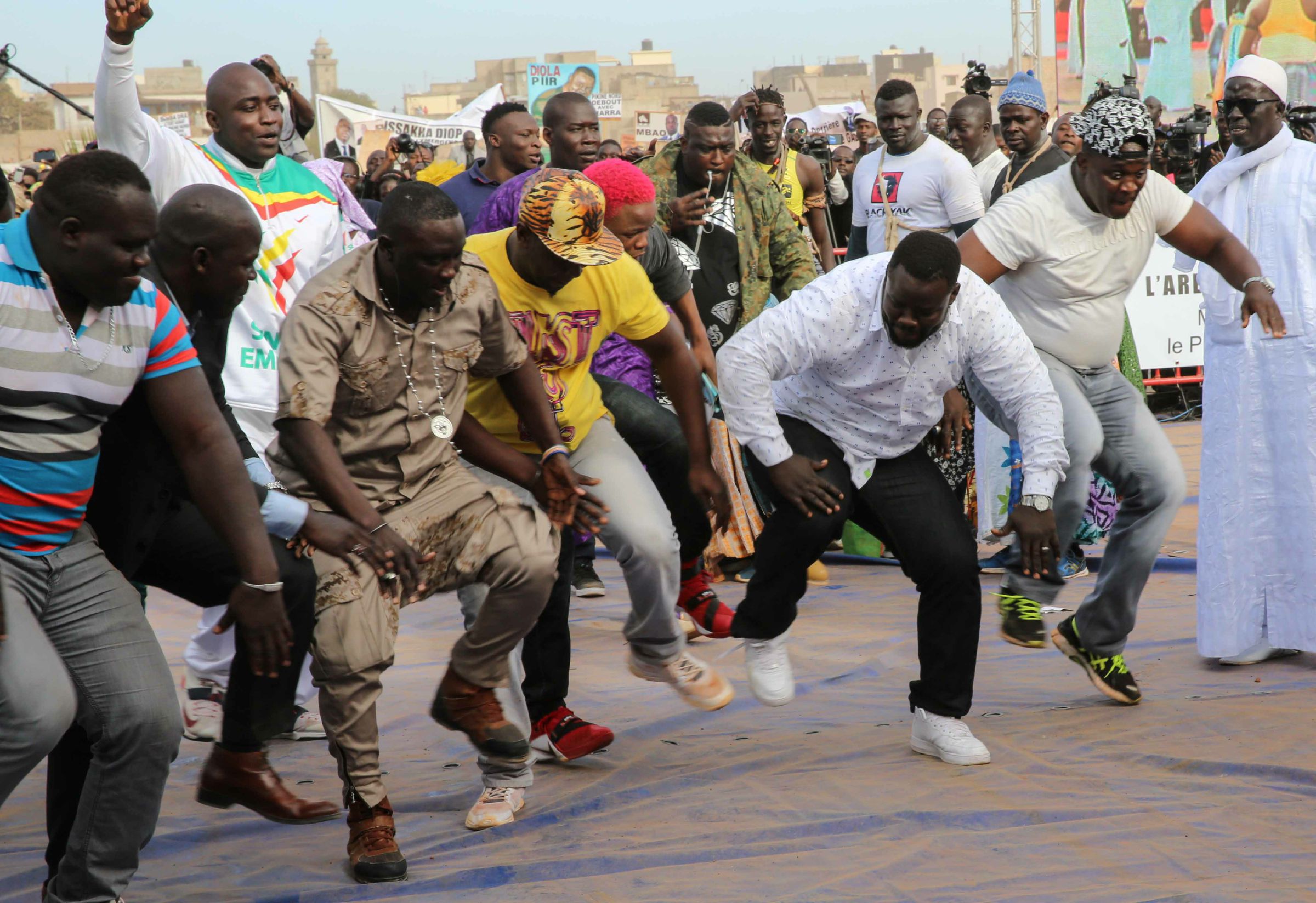 Arrêt sur images: le "bàkk" des lutteurs devant Macky Sall