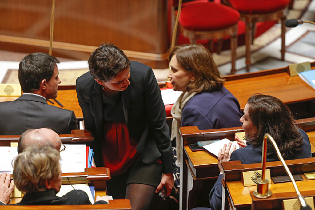 Accident de culotte à l'Assemblée... Najat Vallaud-Belkacem a eu chaud (photos)