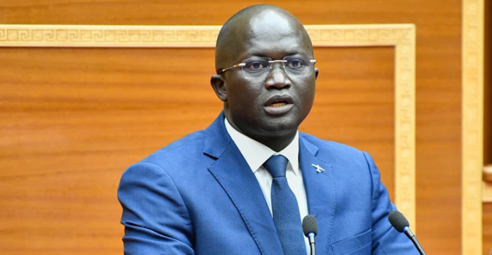 Yankhoba Diémé annonce l’arrivée de nouveaux taxis et bus au gaz et détaille les réformes en cours