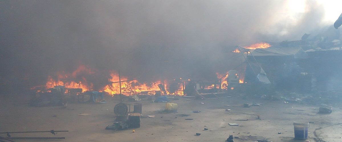 Kaolack : Un incendie ravage plusieurs ateliers de menuiserie au Marché central