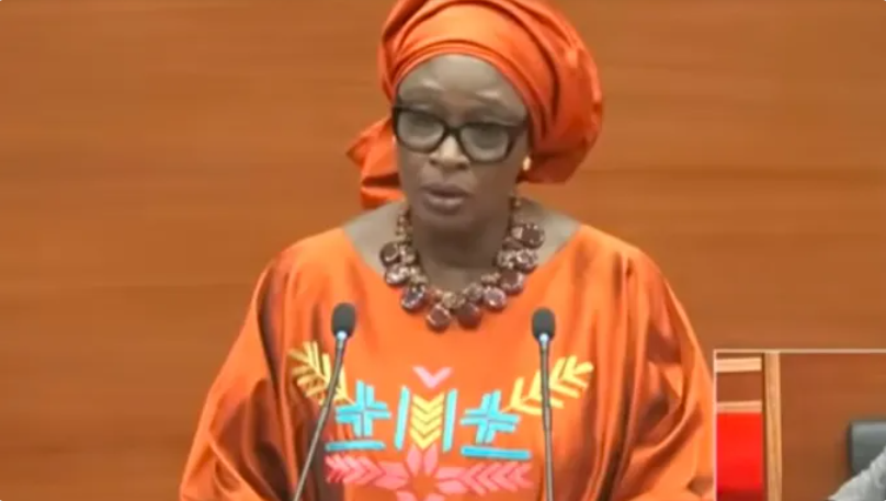 Crise diplomatique: Dakar suspend les extraditions vers la France