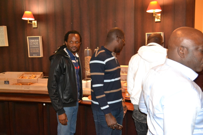 Sur la route de Berçy avec Waly Seck : Arrivée des acteurs de la série "Wiri Wiri" à Paris. Regardez les photos