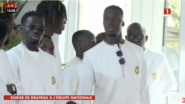 Palais : Le Président Bassirou Diomaye Faye remet le drapeau aux "Lions" pour la CAN 2025