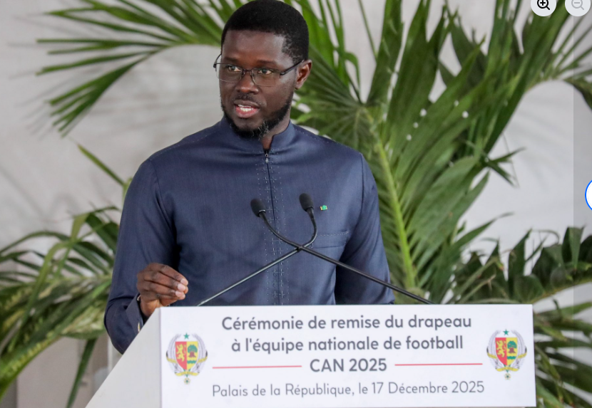 Photos/ Palais de la République : Le Président de la République, Bassirou Diomaye Faye, a procédé à la remise officielle du drapeau national à nos vaillants Lions, cet après-midi