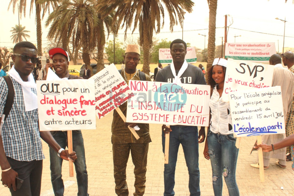 Les images du rassemblement des syndicats, parents d'élèves et élèves pour mettre fin aux grèves dans le système éducatif