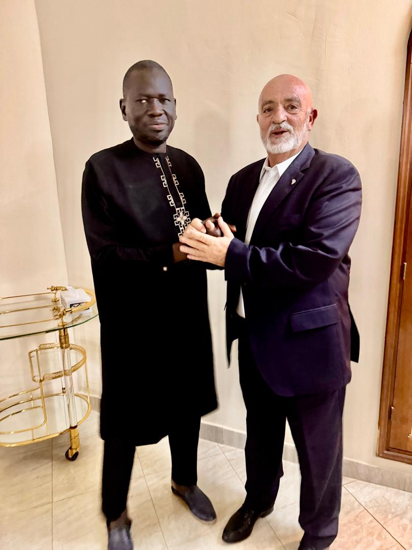 Serigne Mboup, président de l’UCCIAS, a reçu Juan Jesús Rodríguez Marichal, président de la Chambre de Commerce, d’Industrie et de Navigation de Fuerteventura, à Dakar