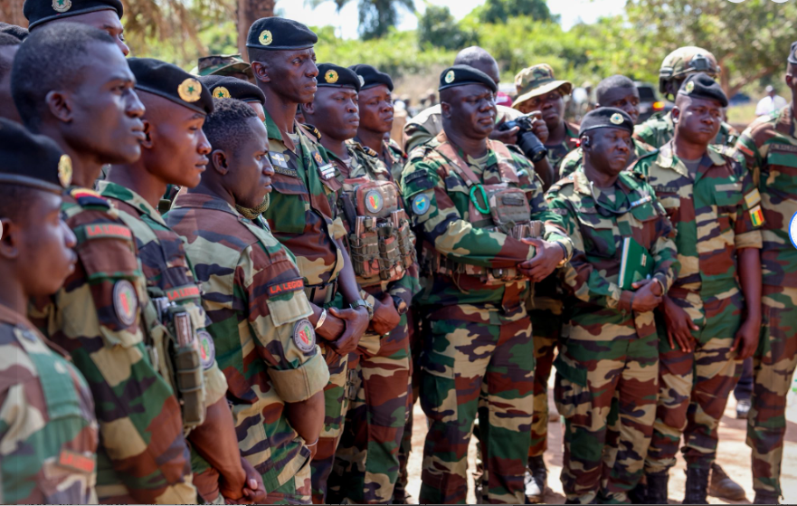 Photos : Le président de la République a effectué une visite à la Zone militaire N°5, marquant la deuxième étape de sa journée