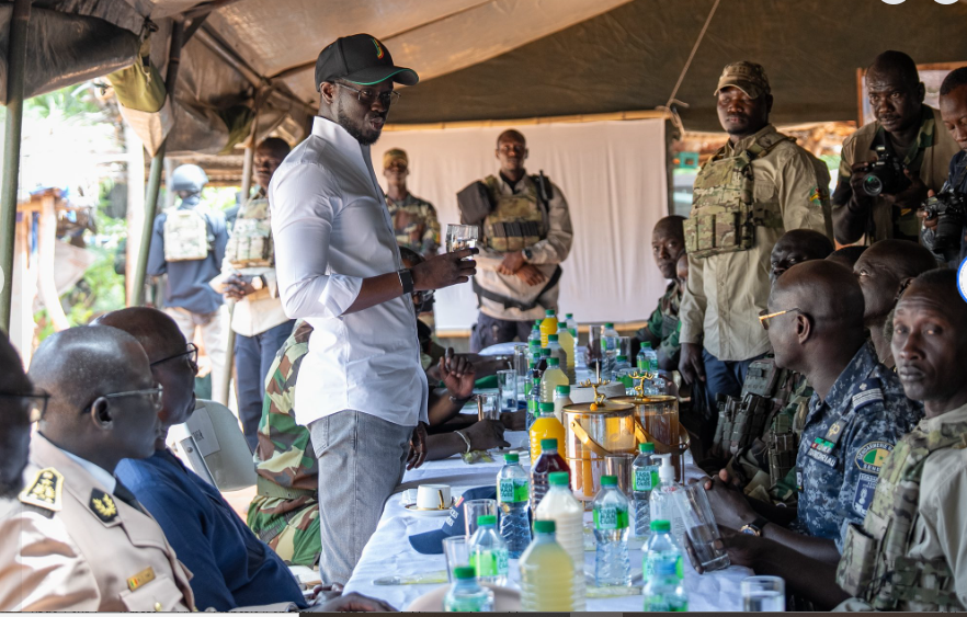 Photos : Le président de la République a effectué une visite à la Zone militaire N°5, marquant la deuxième étape de sa journée
