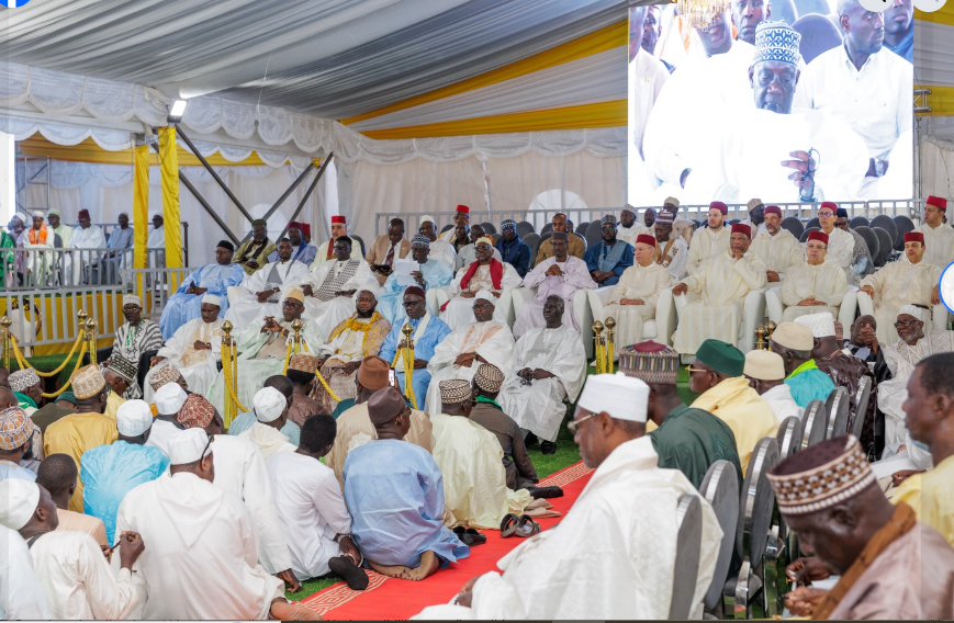 Photos / Grande Mosquée de Dakar : Le Ministre de l’Intérieur présent à la cérémonie de la 45eme édition des Journées culturelles islamiques dédiées à Cheikh Ahmed Tidiane Chérif