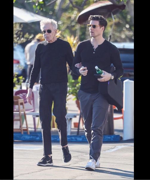 Scandale chez les stars / Un couple très discret : Calvin Klein, 81 ans, aperçu à Los Angeles avec son compagnon Kevin Baker, 35 ans