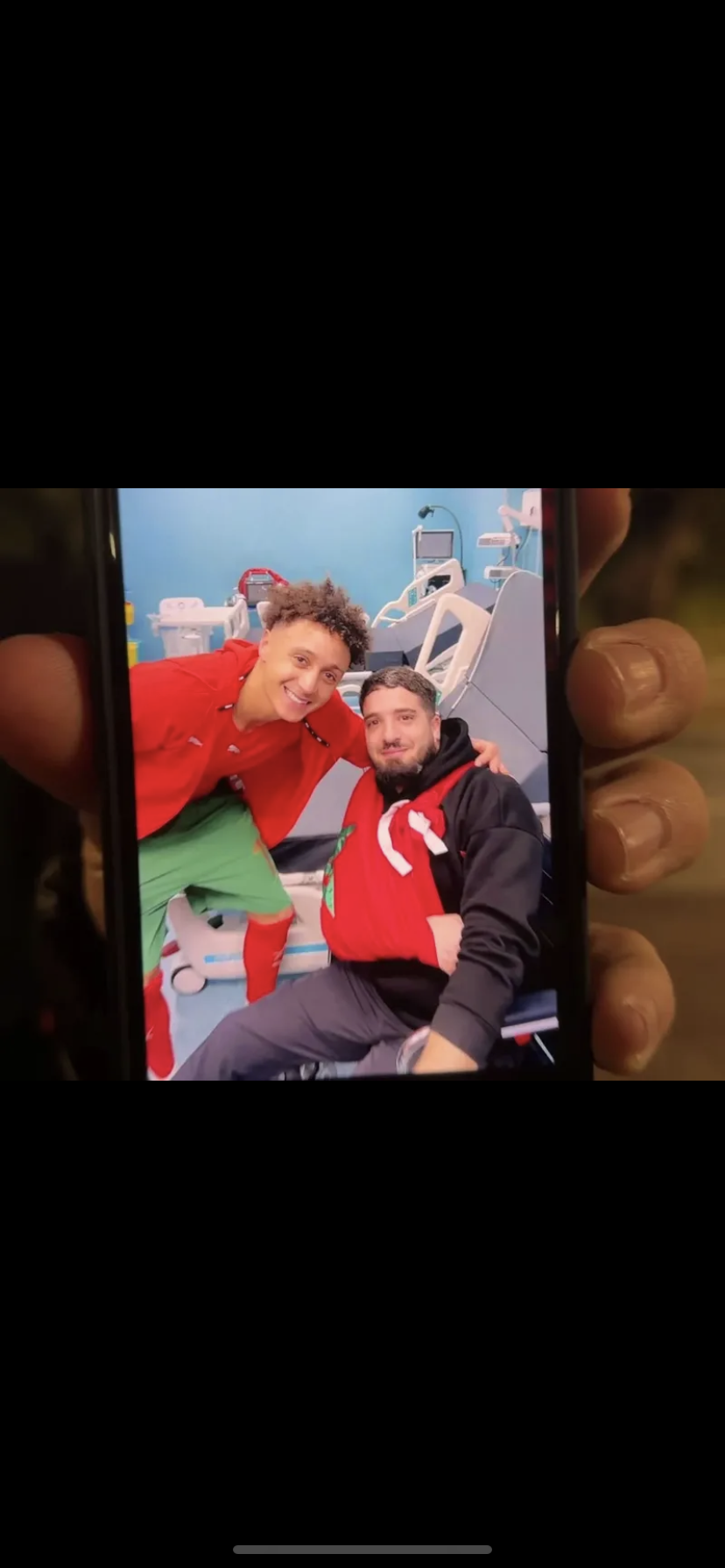 CAN 2025 : LE GESTE DE GRANDE CLASSE DE BEN SEGHIR POUR UN SUPPORTER BLESSÉ AU STADE PENDANT LA QUALIFICATION DU MAROC