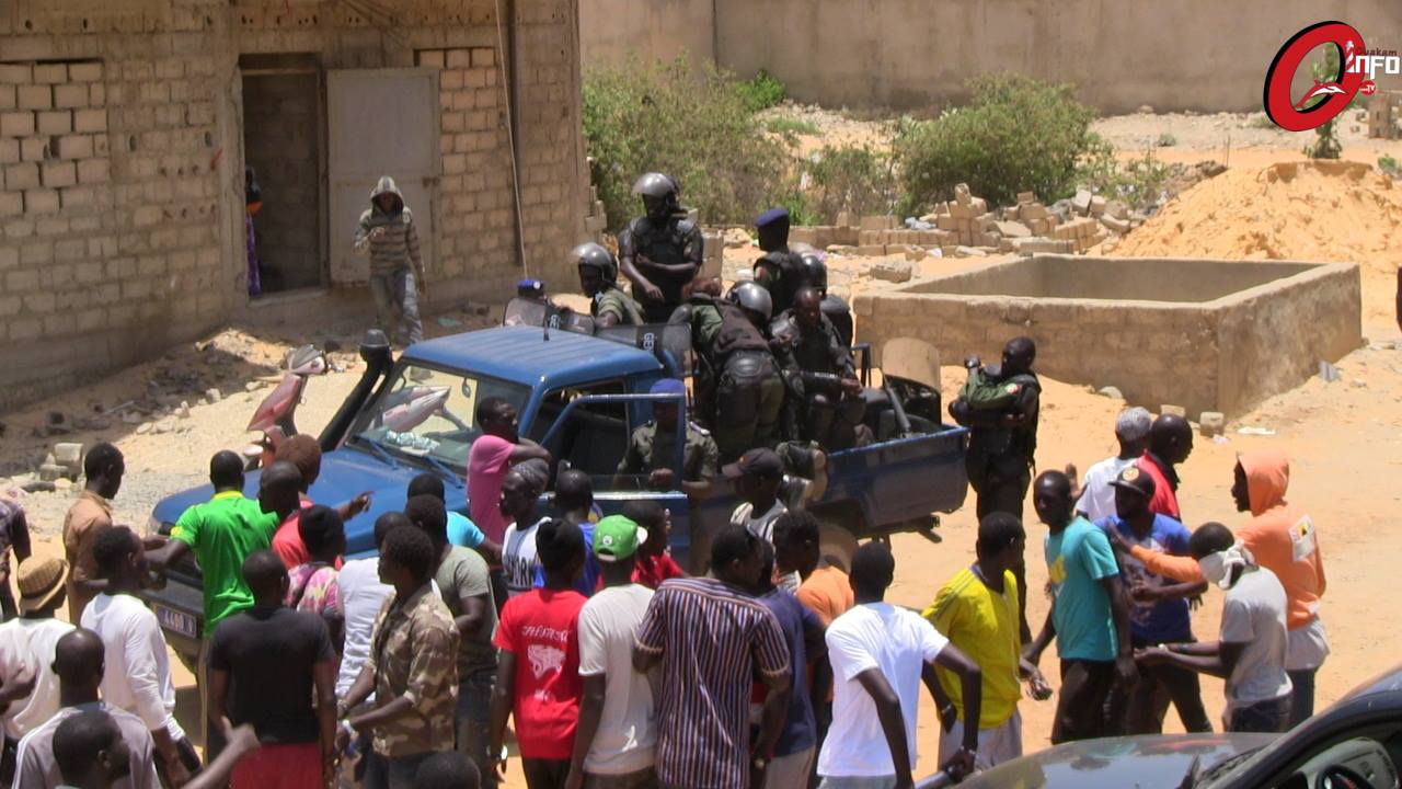 Vidéo-Affrontements à Ouakam: Les gendarmes ont eu chaud. Regardez!