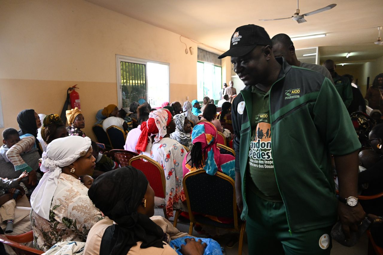 Photos / Journée internationale de la Douane, édition 2026 : l’Amicale des Inspecteurs et Officiers des Douanes ( AIOD) a procédé à une remise de dons au Centre Talibou Dabo et…