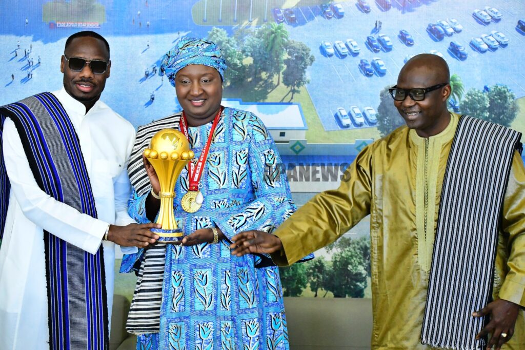 Après  le Palais : les Lions fêtés au stade Senghor