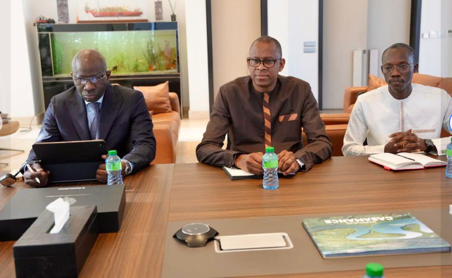 Photos : Le Premier ministre Ousmane Sonko a reçu l’Amicale des Greffiers du Sénégal, ce lundi