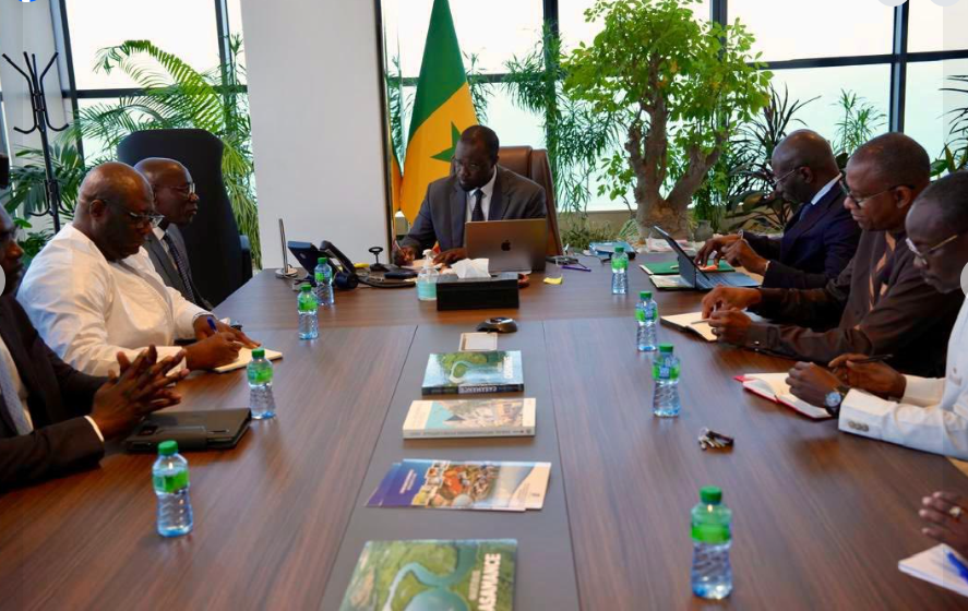 Photos : Le Premier ministre Ousmane Sonko a reçu les membres de l’OFNAC, ce lundi