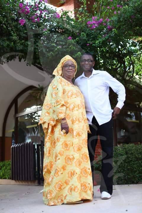 Youssou Ndour en compagnie de sa maman, Adjaratou Ndèye Sokhna Mboup