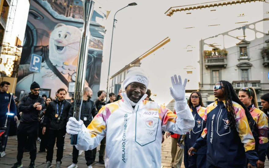 Avant les JOJ Dakar 2026 / Mamadou Diagna Ndiaye porte la flamme olympique à Milano Cortina : « C’est une fierté de représenter le Sénégal »