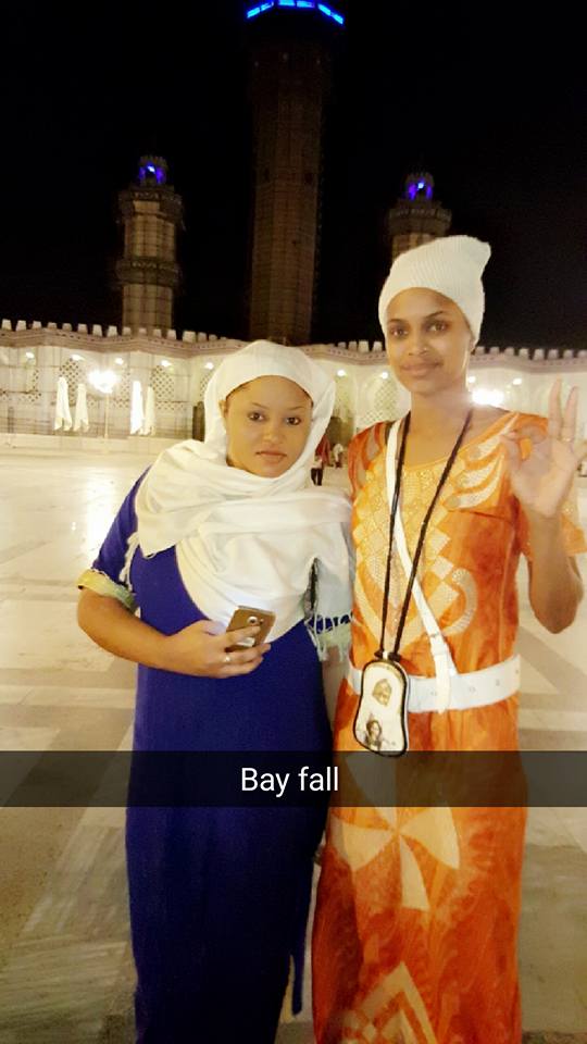 Marie Louise Diaw en mode Baye Fall avec son fils et sa sœur au Magal de Serigne Fallou