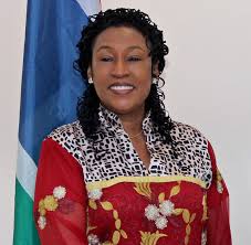 Très "Chon", madame Neneh Macdouall Gaye, la ministre gambienne des Affaires étrangères. Vous ne trouvez pas ?