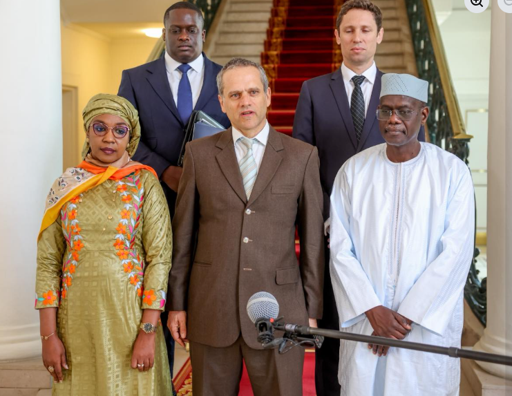 Photos : Le Président Bassirou Diomaye Faye a reçu le Directeur général de TARANIS Energy for Africa, ce vendredi