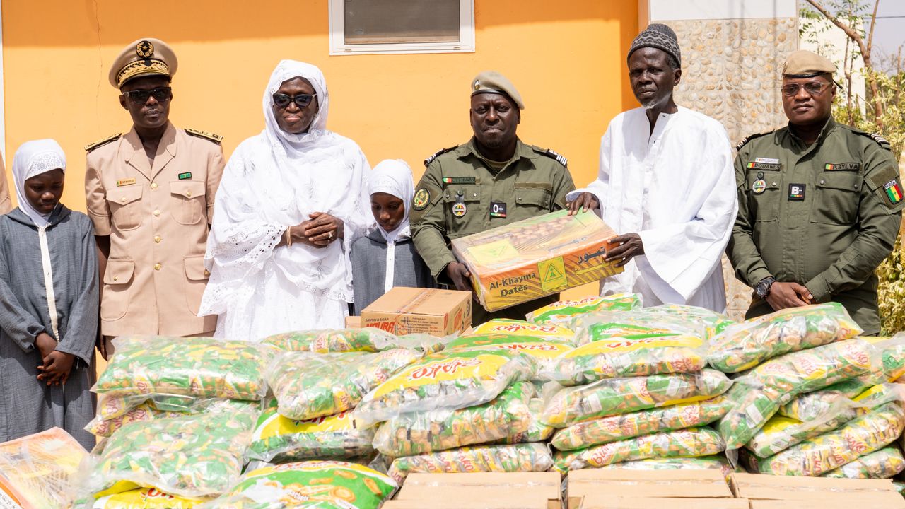 Photos / Douanes-Populations : La Direction générale des Douanes vient en aide aux foyers religieux