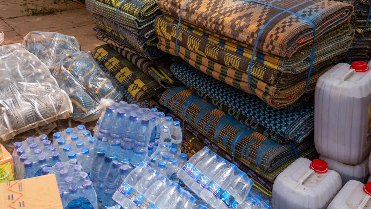 Photos / Douanes-Populations : La Direction générale des Douanes vient en aide aux foyers religieux