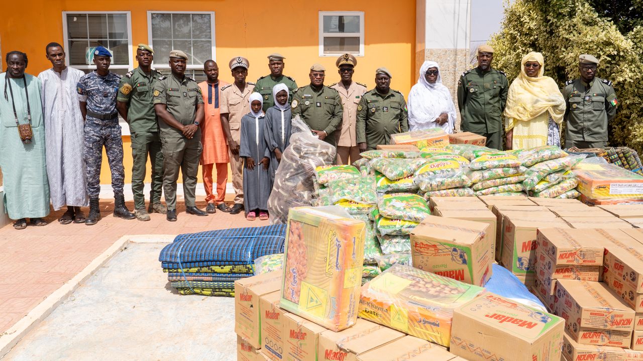 Photos / Douanes-Populations : La Direction générale des Douanes vient en aide aux foyers religieux