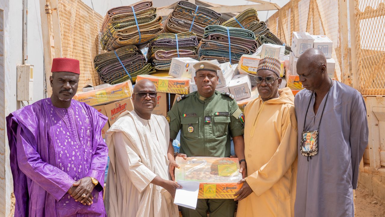 Photos / Douanes-Populations : Doumga Wouro Alpha à l’honneur