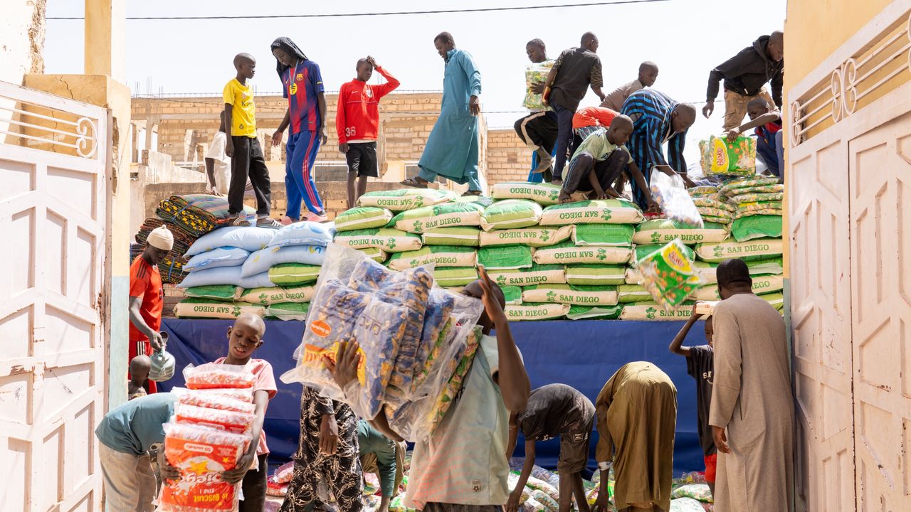 Photos / Douanes-Populations : Doumga Wouro Alpha à l’honneur