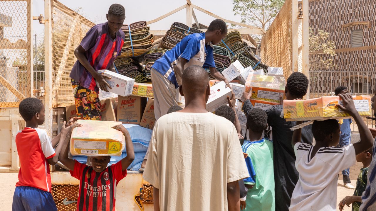 Photos / Douanes-Populations : Doumga Wouro Alpha à l’honneur